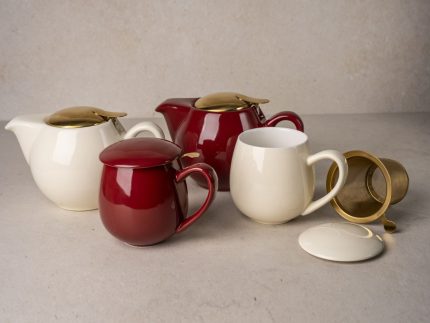 teapot eddie in creamwhite and bordeaux red with golden lid