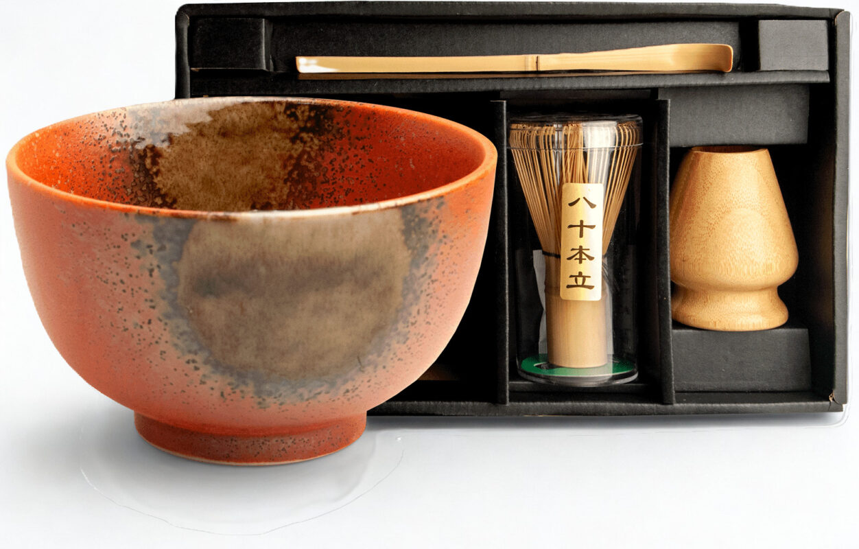 Matcha Set Akayuu with handcrafted terracotta ceramic matcha bowl, bamboo whisk, whisk holder and bamboo spoon in gift box